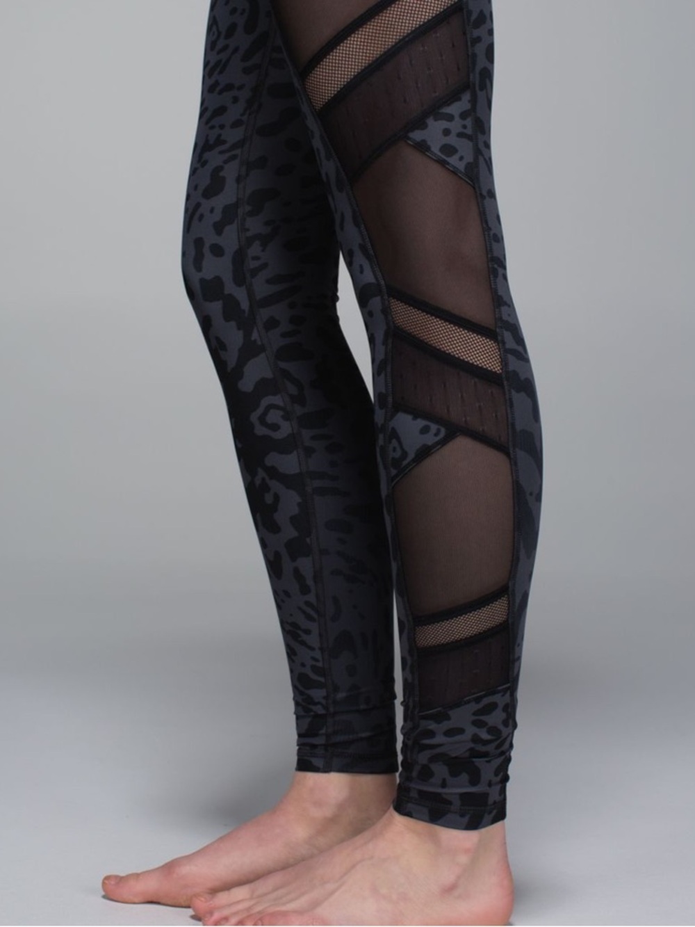 🍋🍋🍋 VTG Lululemon Namaskar Animal Swirl Deep Coal Pants EUC Approx. SZ 6